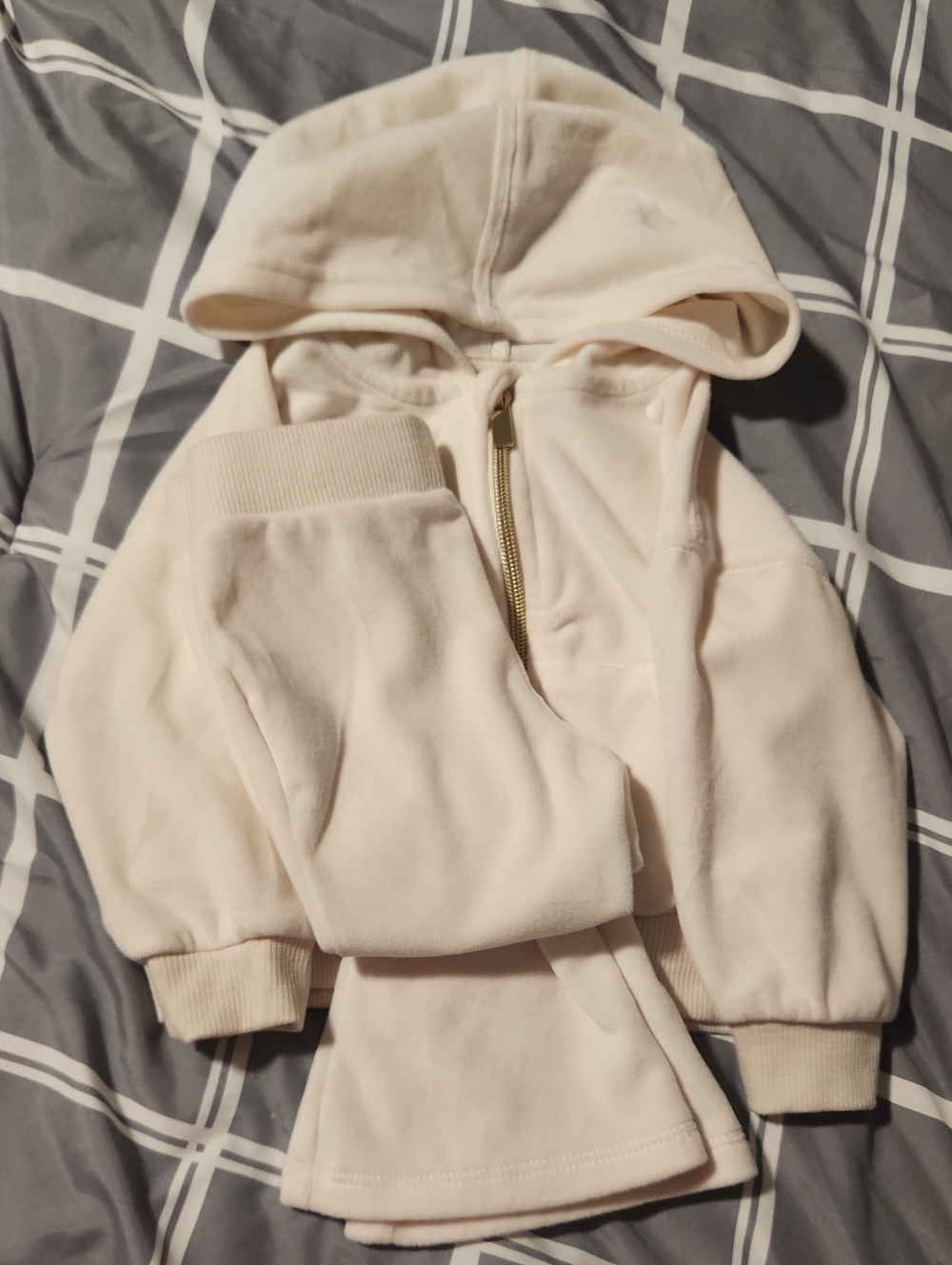 Jessica Simpson Kids Cream Hoodie & Joggers Set with Gold Zip